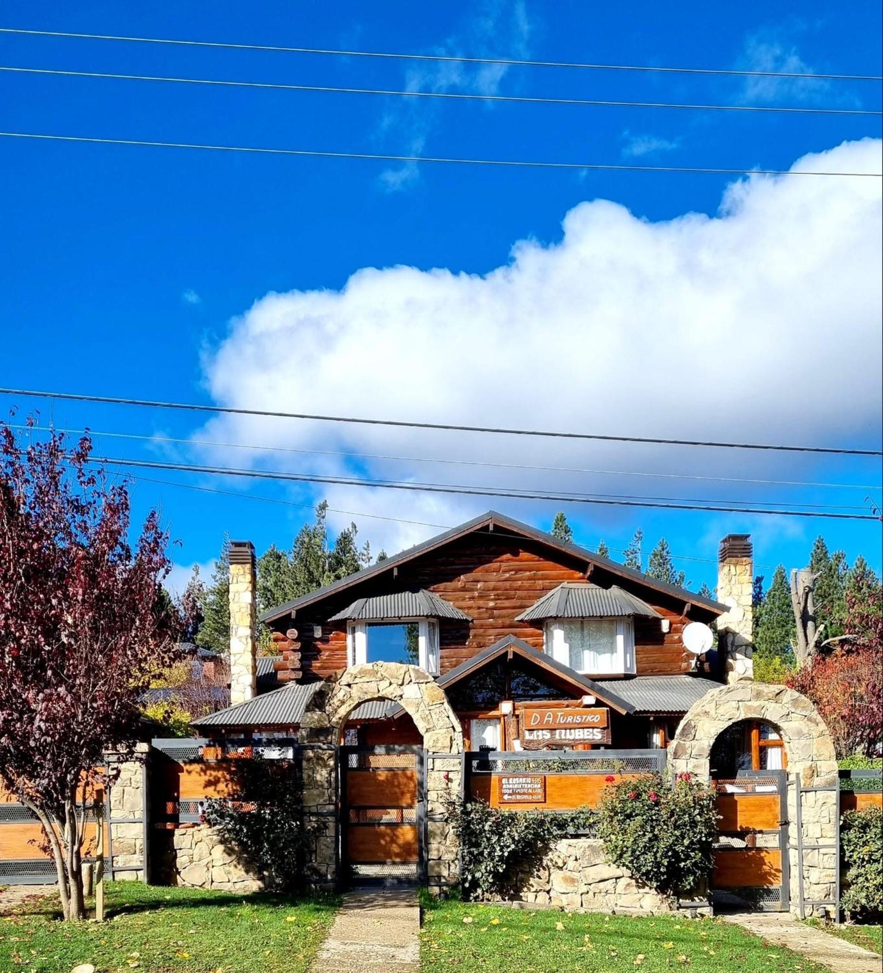 Nubes Lodge *